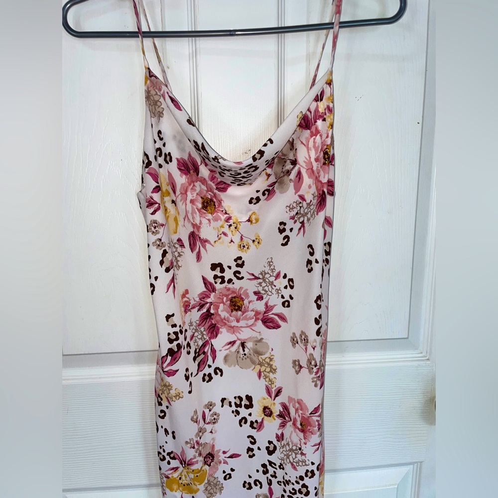 Silky, Floral dress NEVER WORN